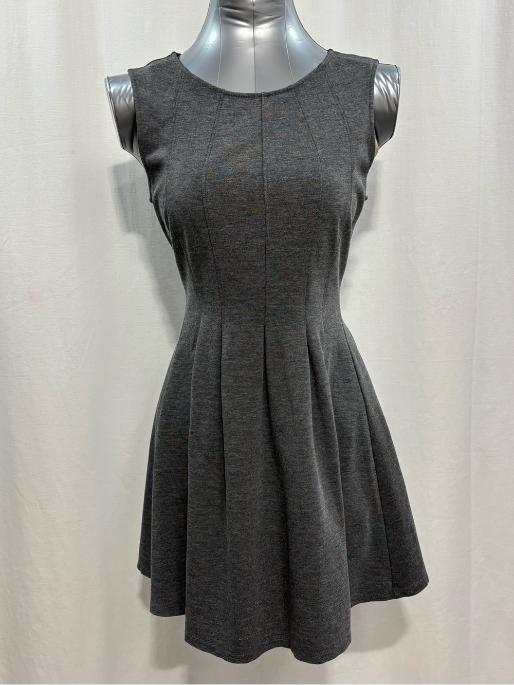 Monteau Charcoal Gray Sleeveless Fit & Flare Mini Dress pleated skirt Med 392